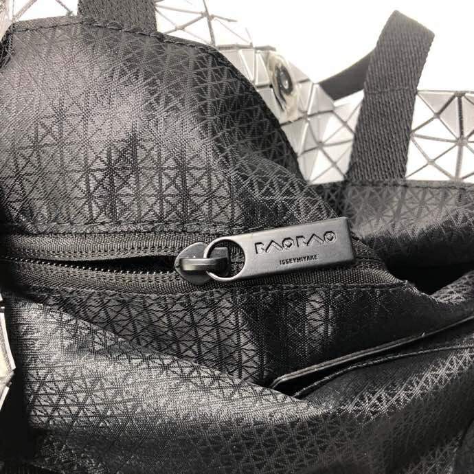 Picture of Issey Miyake Handbags _SKUfw75300783fw